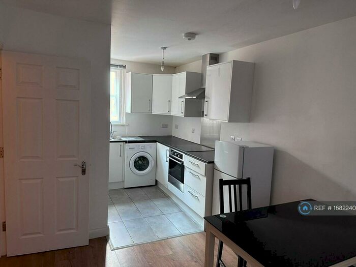 1 Bedroom Flat To Rent In Princess Road Westreet, Leicester, LE1