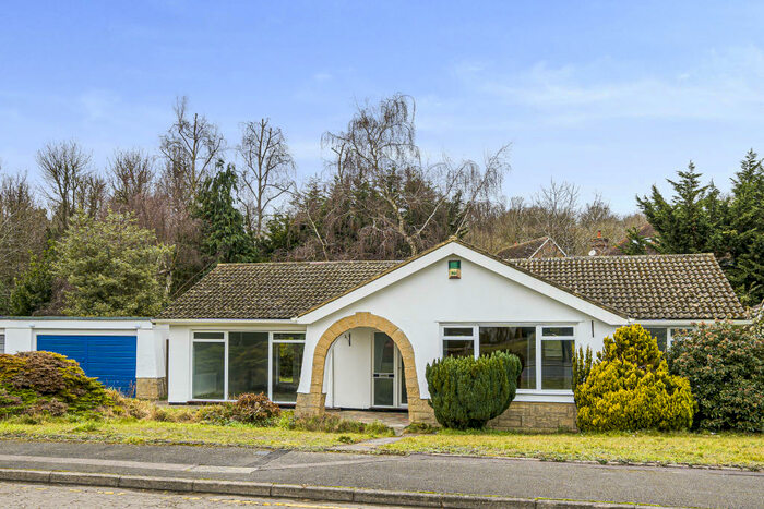3 Bedroom Bungalow To Rent In Wood Drive, Chislehurst, BR7