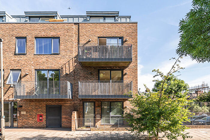 1 Bedroom Flat For Sale In Gideon Road, London, SW11