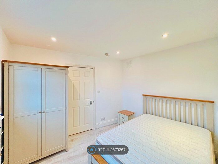 1 Bedroom Flat To Rent In Brixton Hill, London, SW2