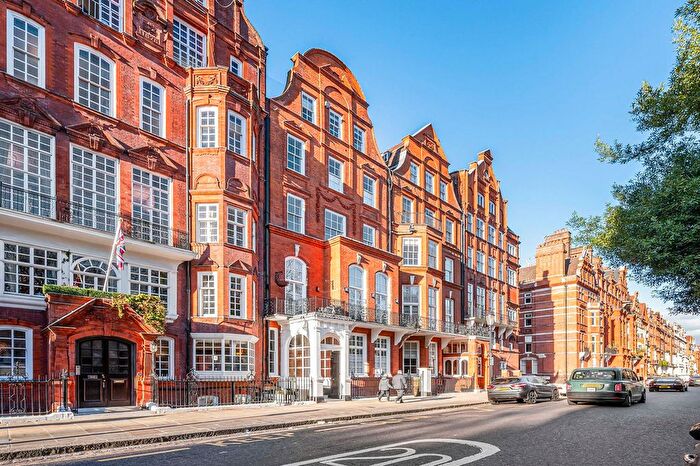 1 Bedroom Flat To Rent In Cadogan Square, London, SW1X