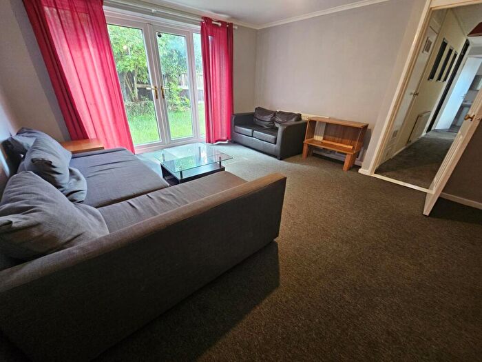 4 Bedroom House To Rent In Rillbank Lane, Leeds, LS3