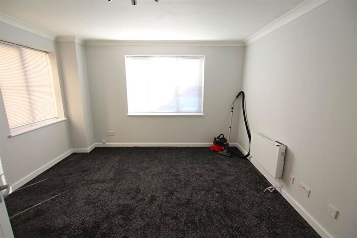 2 Bedroom Flat To Rent In Upper Priory Street, Northampton, NN1