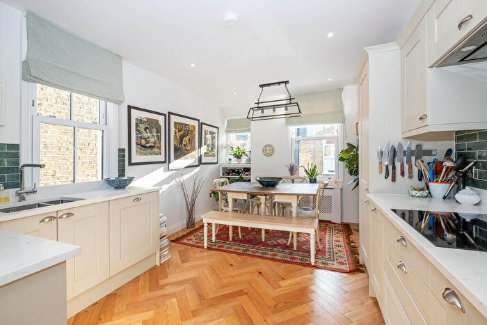 3 Bedroom Flat For Sale In Yukon Road, London, SW12