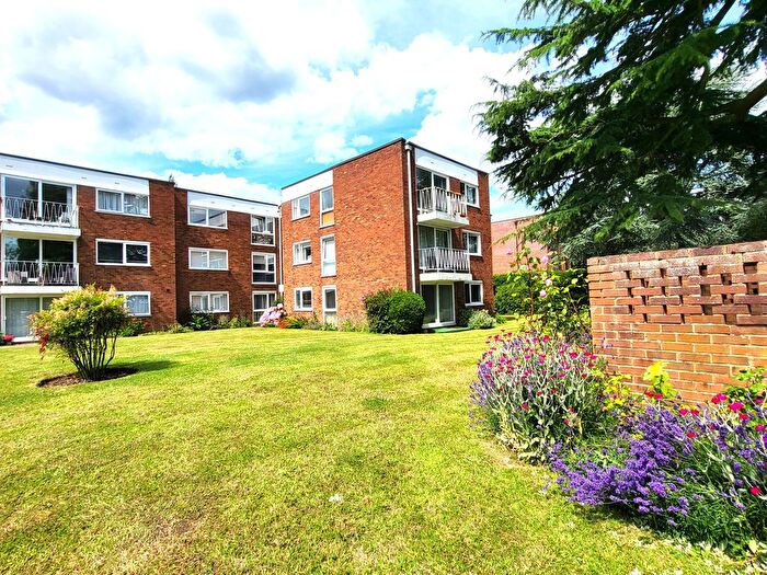 2 Bedroom Flat To Rent In Manning Court, Oxhey, Watford, WD19