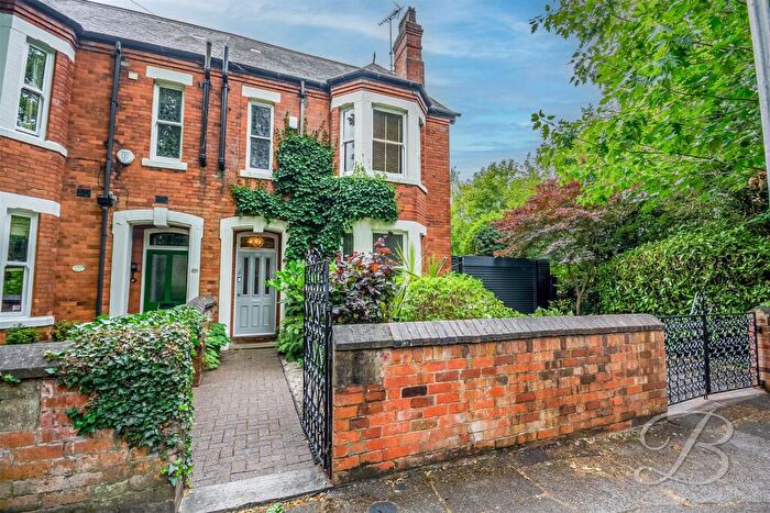 4 Bedroom Semi-Detached House For Sale In Park Avenue, Mansfield, NG18