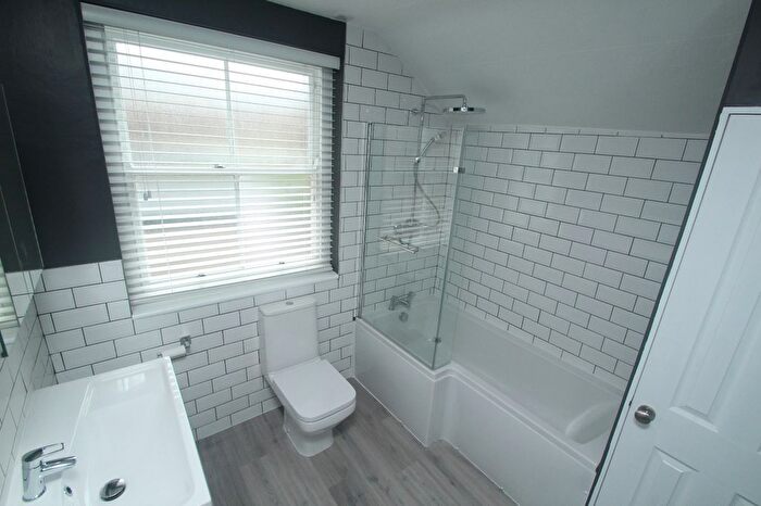 2 Bedroom Flat To Rent In Dragon Avenue, Harrogate, North Yorkshire, Uk, HG1
