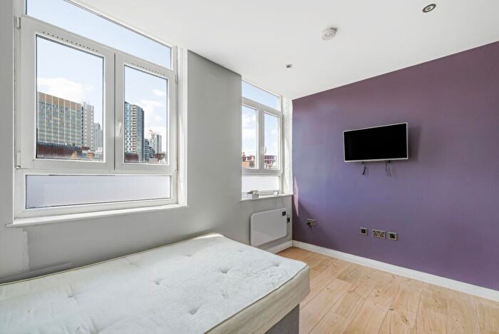 Flat To Rent In Mercia Grove, London, SE13