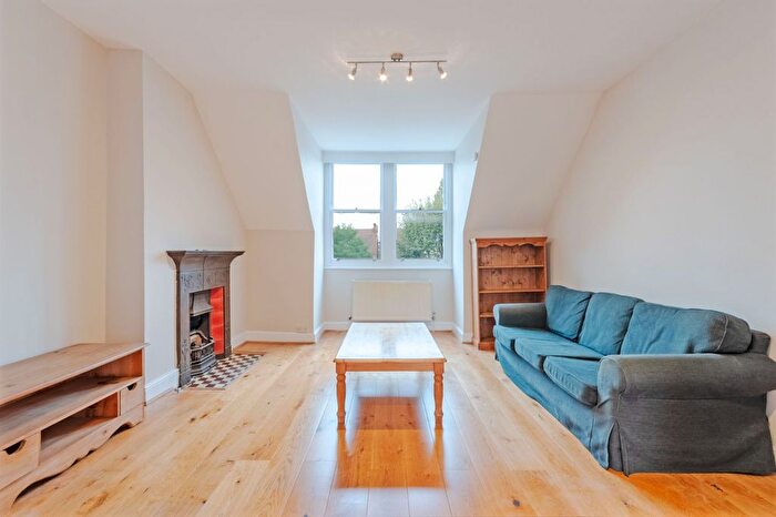 2 Bedroom Flat To Rent In Dartmouth Road, Mapesbury, NW2
