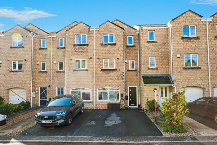 5 Bedroom Town House For Sale In Larch Close, Wheatley, Halifax, West Yorkshire, HX2