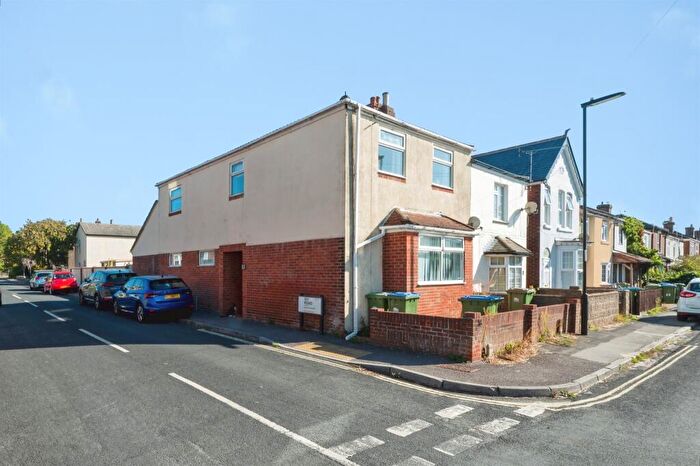4 Bedroom Semi-Detached House For Sale In Ivy Road, Southampton, SO17