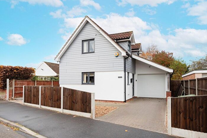 3 Bedroom Chalet For Sale In Warren Avenue, Hellesdon, NR6