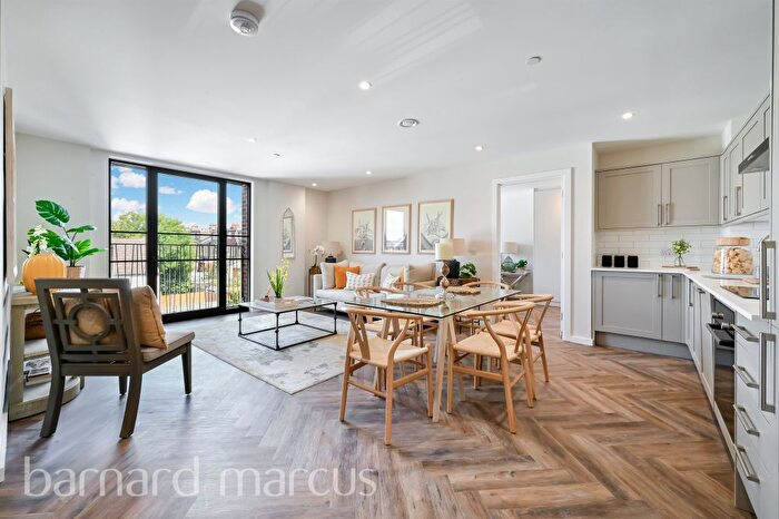 2 Bedroom Flat For Sale In Fallsbrook Road, London, SW16