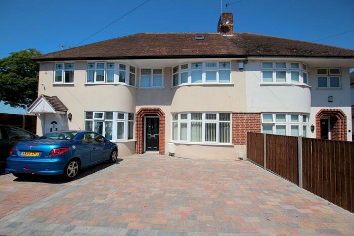 4 Bedroom Terraced House To Rent In Woking, GU22