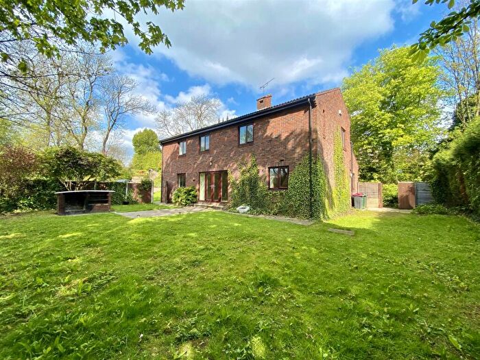 4 Bedroom Detached House To Rent In High Street, Rawmarsh, S62