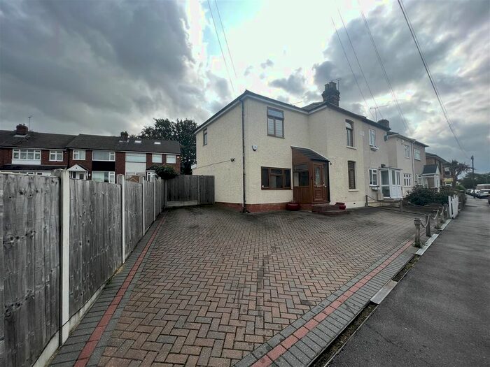 5 Bedroom Semi-Detached House For Sale In Victoria Road, Stanford-Le-Hope, SS17