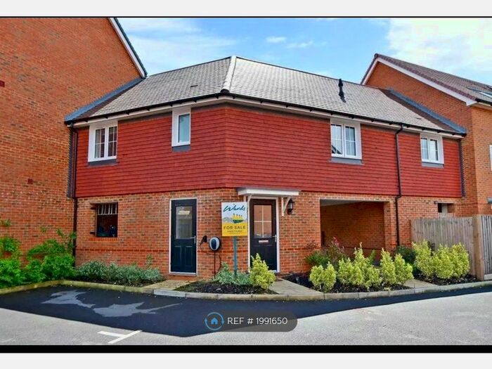 2 Bedroom End Of Terrace House To Rent In Field Close, Harrietsham, Maidstone, ME17