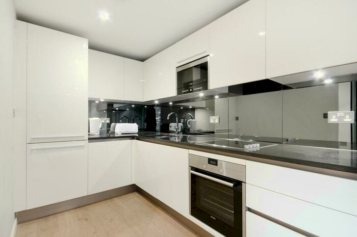 Flat To Rent In Blackthorn Avenue, Islington, N7