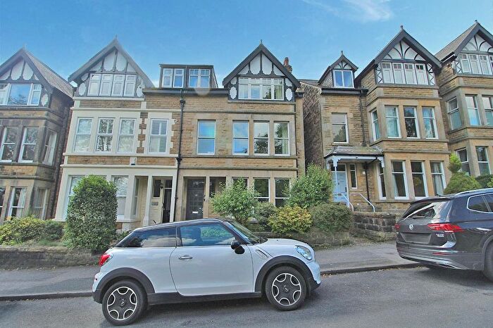 2 Bedroom Flat For Sale In Harlow Moor Drive, Harrogate, HG2