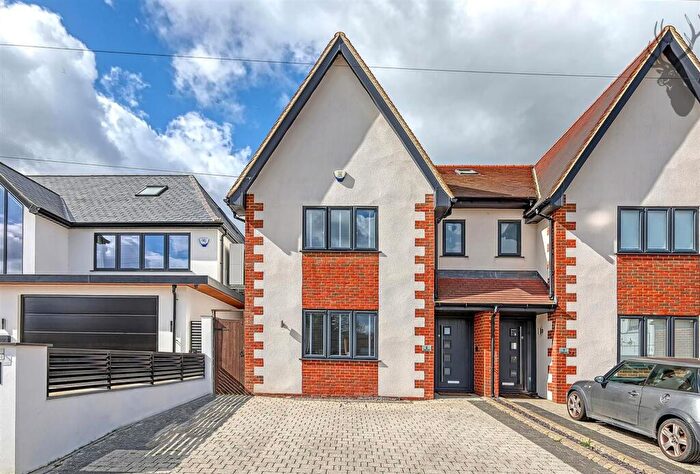 4 Bedroom Property To Rent In Grange Crescent, Chigwell, IG7