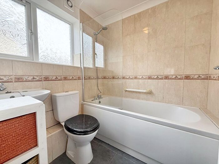 1 Bedroom Flat For Sale In Desborough Avenue, High Wycombe, HP11