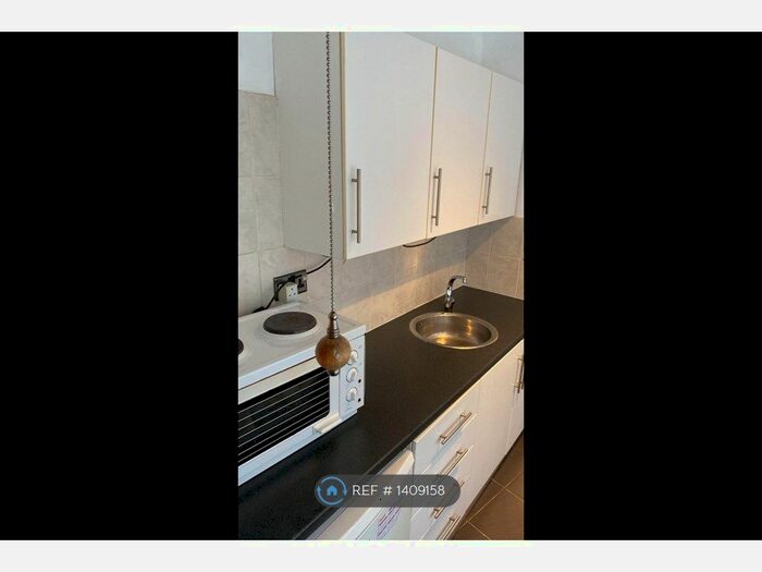 Studio To Rent In Willenhall Road, London, SE18