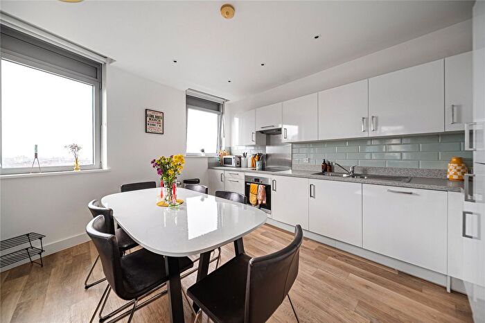 3 Bedroom Flat For Sale In Plaza Gardens, Putney, London, SW15