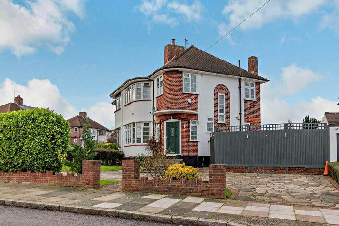 3 Bedroom Semi Detached House For Sale In Domonic Drive, New Eltham, London, SE9