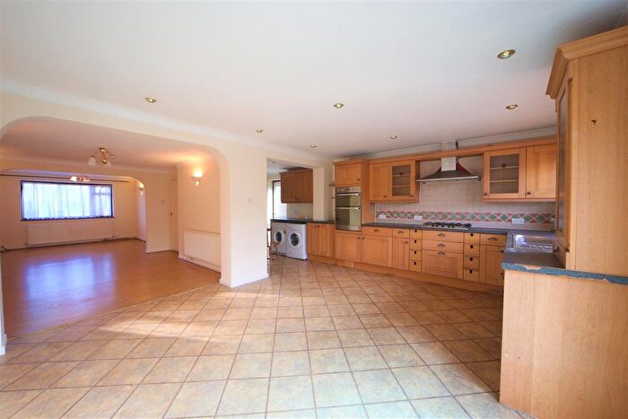 3 Bedroom Semi-Detached House To Rent In Talbot Avenue, Langley, Berkshire, SL3