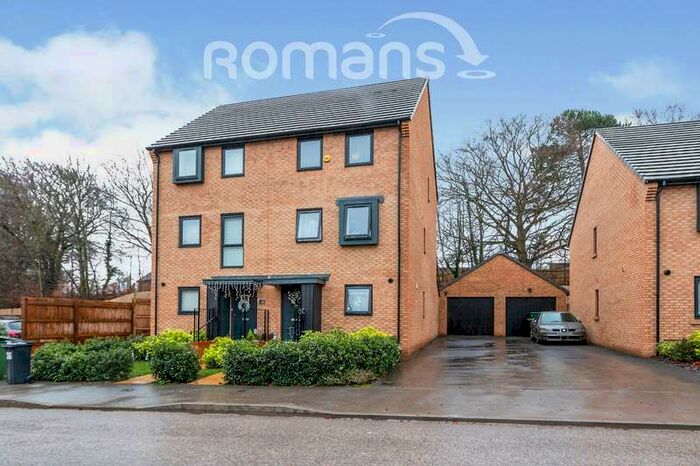 4 Bedroom Town House To Rent In Divot Way, RG24