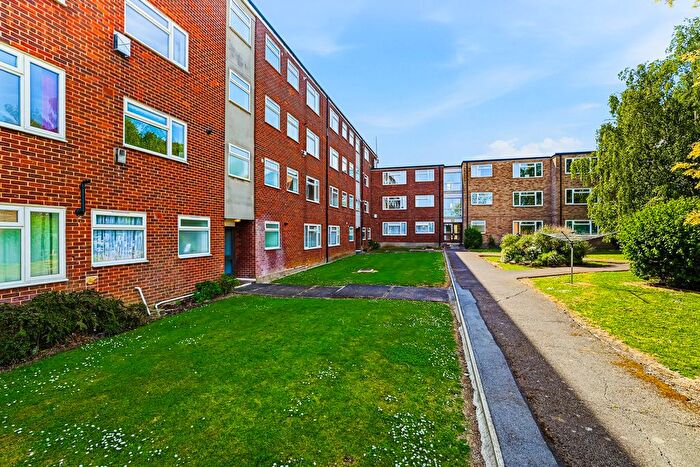 2 Bedroom Flat To Rent In London Road, Leigh-On-Sea, SS9