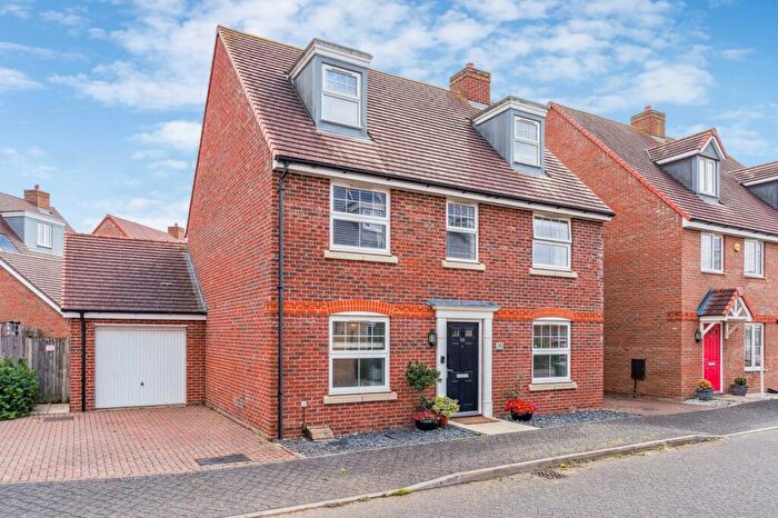 5 Bedroom Detached House For Sale In Aspen Gardens, Stotfold, Hitchin, SG5