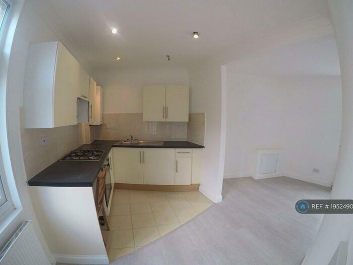 Studio To Rent In Belmont Hill, London, SE13