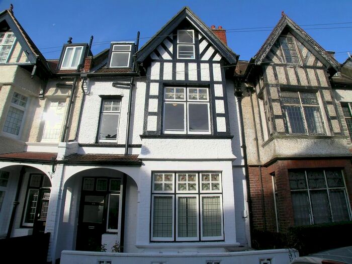 1 Bedroom Flat To Rent In Guilford Avenue, Surbiton, KT5