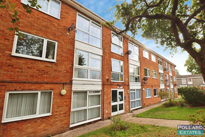 2 Bedroom Flat For Sale In Old Castle Walk, Rainham, ME8