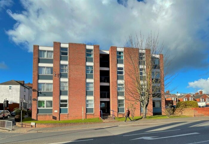 2 Bedroom Flat To Rent In Pinhoe Road, Exeter, EX4