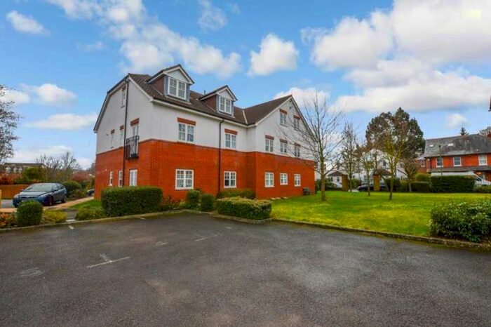 1 Bedroom Flat To Rent In Kingsway, Surrey, GU21