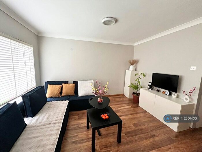 1 Bedroom Flat To Rent In Latchmere Lane, Kingston Upon Thames, KT2