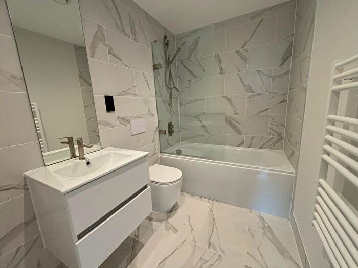 2 Bedroom Apartment To Rent In Apex Lofts, B12