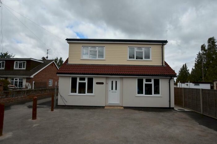 2 Bedroom Flat To Rent In Mole Road, Sindlesham, Wokingham, RG41