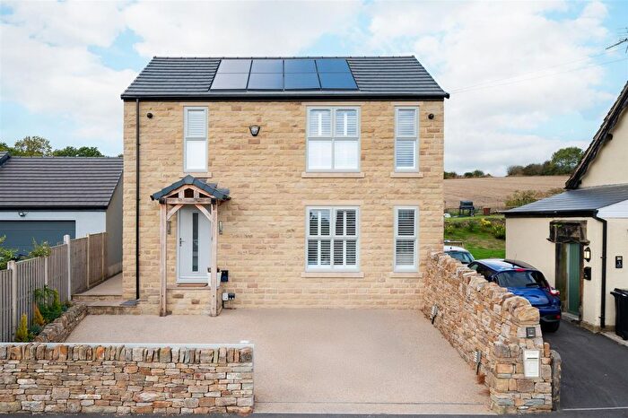 3 Bedroom Detached House For Sale In Carr Head Road, Howbrook, Wortley, S35