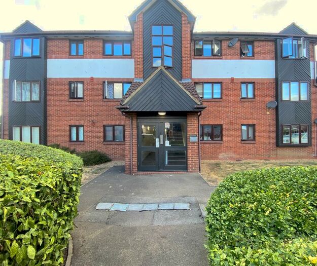 1 Bedroom Flat To Rent In Brimfield Road, Purfleet, RM19