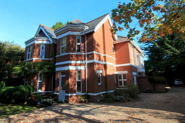 2 Bedroom Flat To Rent In Wimborne Road, Bournemouth, BH3