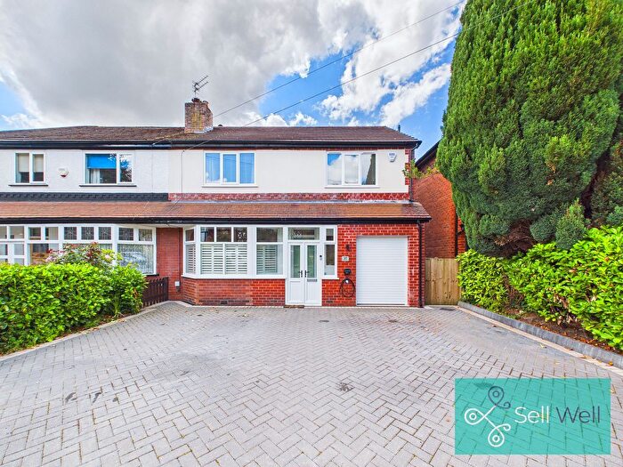 4 Bedroom Semi-detached House For Sale In Lumber Lane, Worsley, Manchester, M28