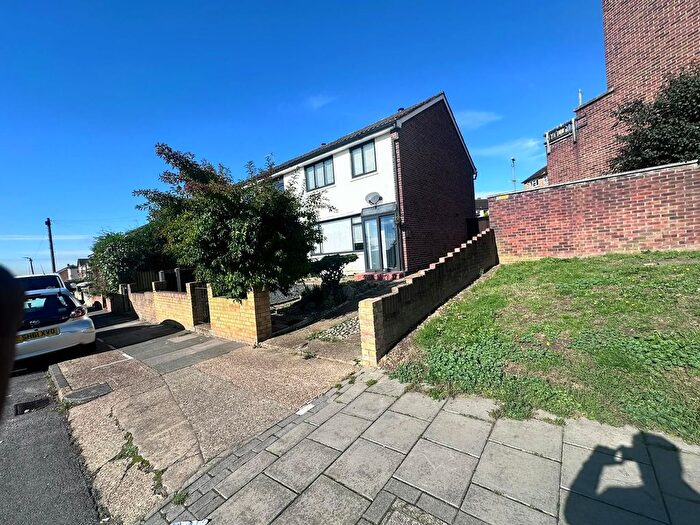 3 Bedroom Semi-Detached House To Rent In Highfield Road, Collier Row, Romford, RM5