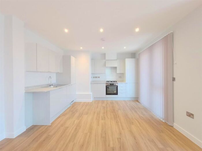 2 Bedroom Flat To Rent In Foster Street, London, NW4