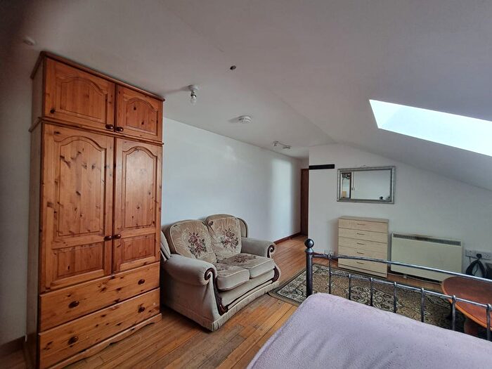 Studio To Rent In Dunstable Road, Luton, LU4