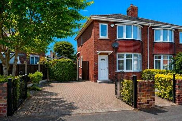 3 Bedroom Semi Detached House To Rent In Ingleborough Drive, Sprotbrough, DN5