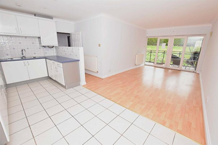 2 Bedroom Flat To Rent In Holden Road, London, N12
