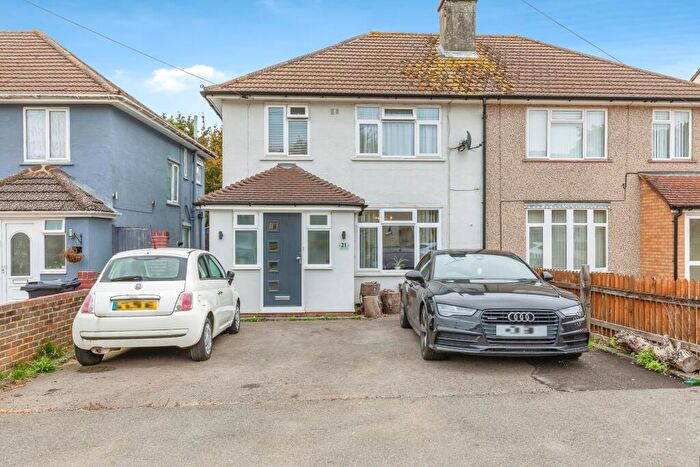 3 Bedroom Semi-Detached House For Sale In Hereford Road, Maidstone, ME15